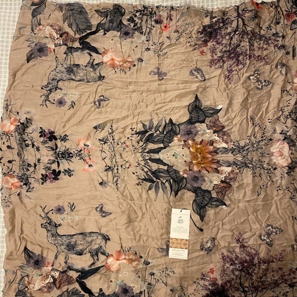 Front Row Society Floral Deer Scarf 60” x 80” (FW) - Picture 13 of 13